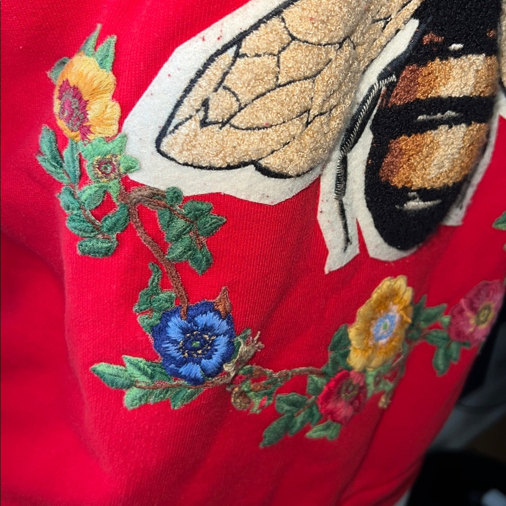 G u c c i Blind for Love Bee Sweatshirt - Picture 4 of 7